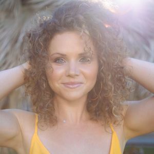 Meet your Posher, Caitlin